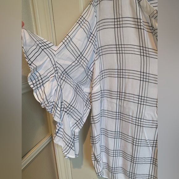 Vince Camuto blouse. White and black plaid. Size 3x. Great used condition. - Picture 3 of 5